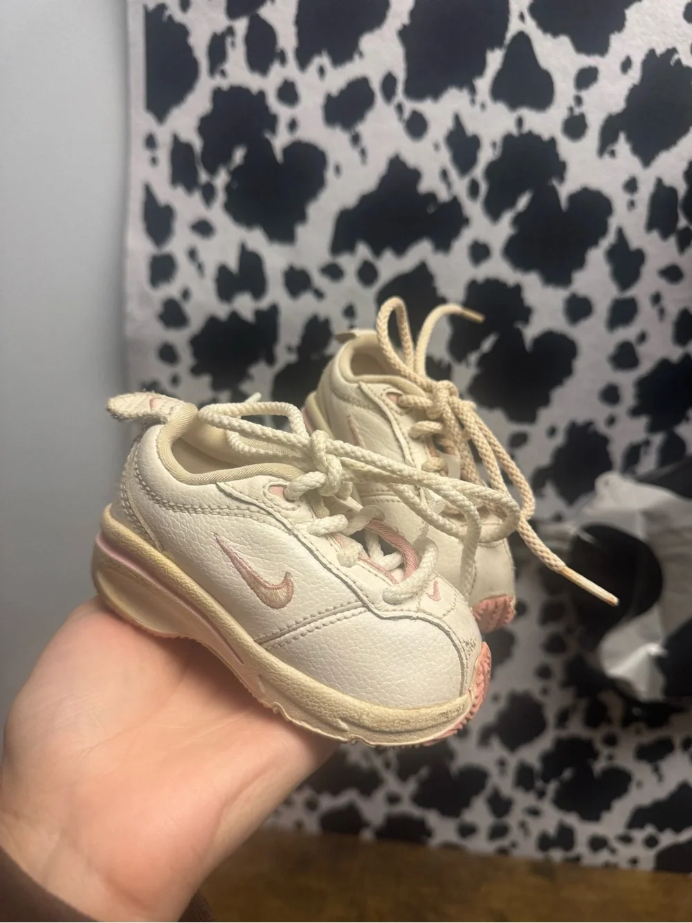 Vintage Y2K girls 3c Nike Kids' Cream and Pink Classic Sneakers